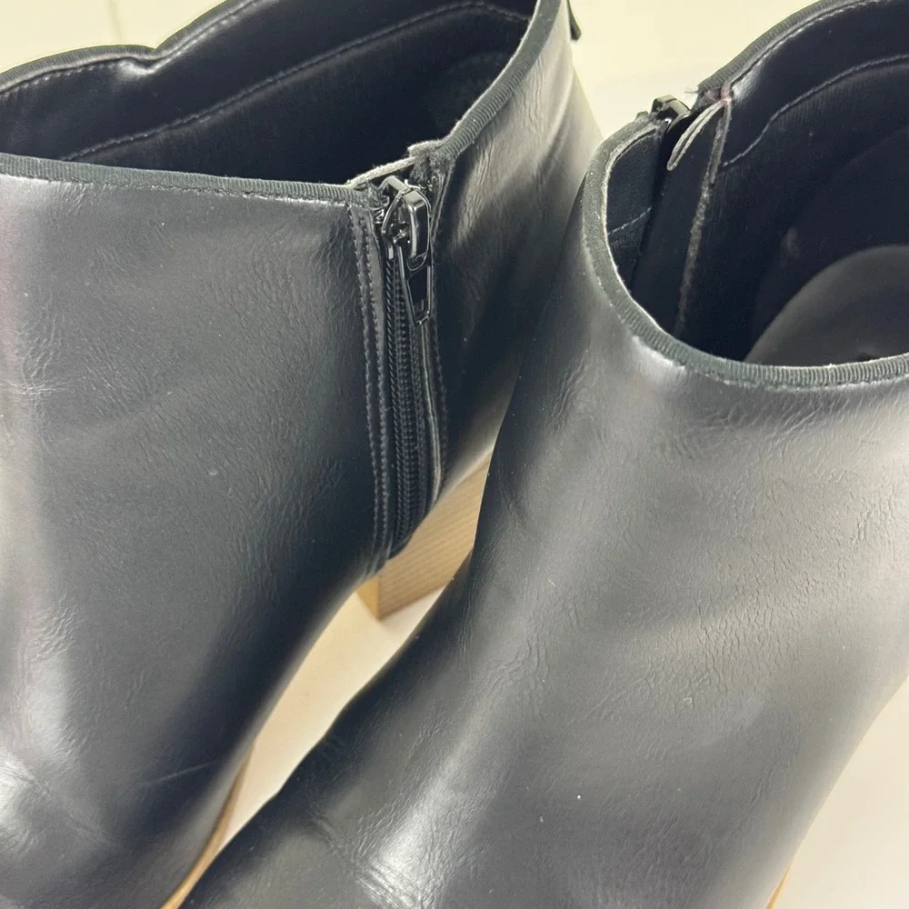 JustFab Black‎ Ankle Boots Clean Girl Minimalist Modern Chic Block Heel Size 8